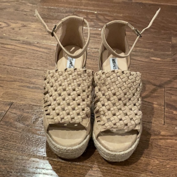 Nwot Not Rated size 6 wedges - Picture 2 of 5